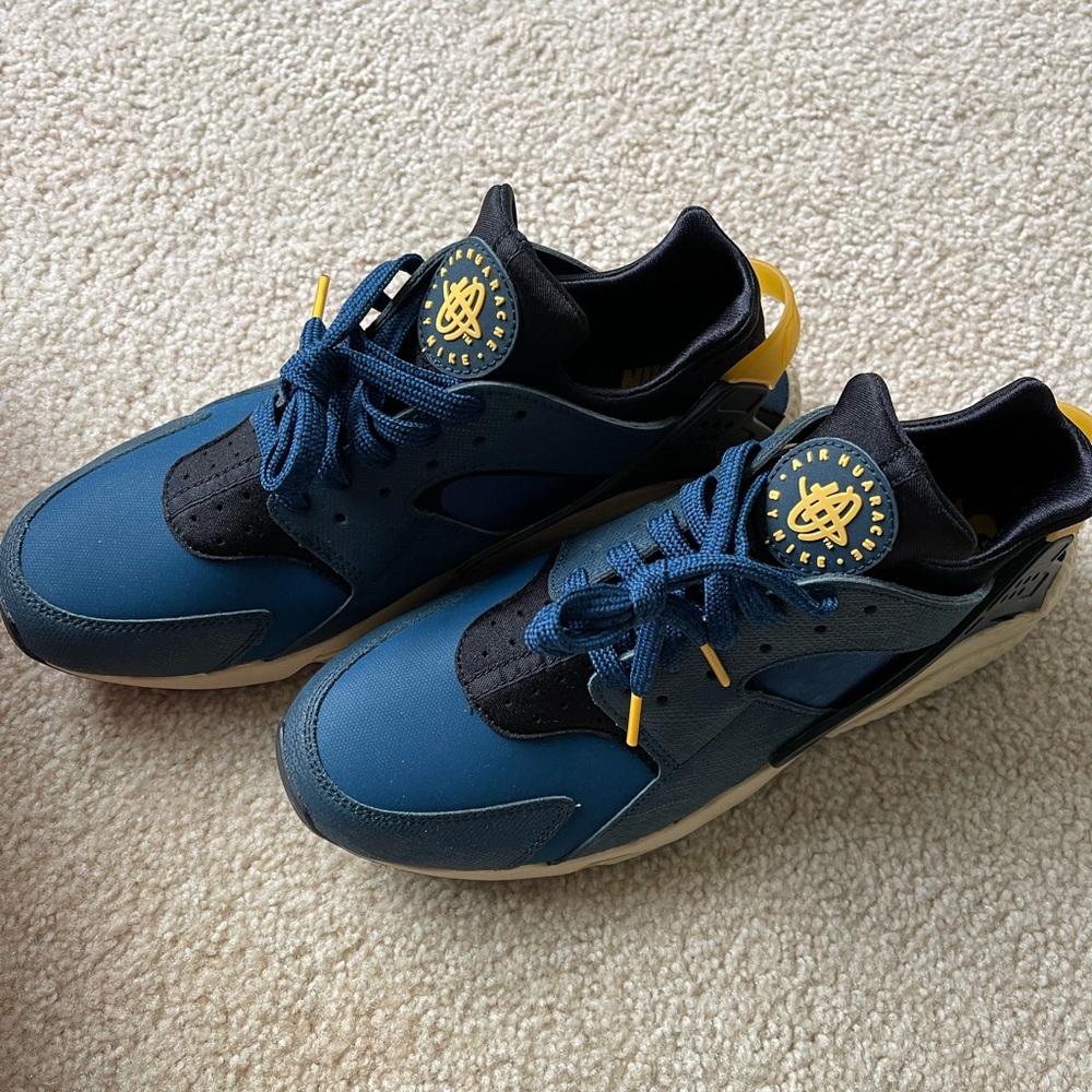 Nike Air Huarache PRM, black/university gold, size 11.5 new